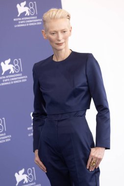 VENEDİS, İtalya - 2 Eylül 2024 tarihinde Venedik, İtalya 'da düzenlenen 81. Venedik Uluslararası Film Festivali sırasında Tilda Swinton 