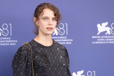 Carlotta Gamba, Venedik Uluslararası Film Festivali sırasında 2 Eylül 2024 'te Venedik, İtalya' nın Venedik kentinde düzenlenen 81..