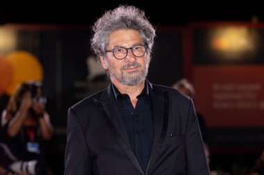 VENICE, ITALY - SEPTEMBER 02: Radu Mihileanu, 82 Eylül 2024 'te Venedik Uluslararası Film Festivali sırasında 