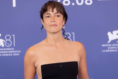 VENICE, İtalya - SEPTEMBER 03: Vimala Pons, Venedik Uluslararası Film Festivali 'nin 81. sırasında İtalya' nın Venedik kenti Palazzo del Casino 'da gerçekleştirilen 