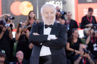 Pupi Avati, Venedik Uluslararası Film Festivali 'nin 81. gününde İtalya' nın Venedik kentinde 7 Eylül 2024 tarihinde Venedik, Venedik 'te düzenlenen Kapanış Töreni kırmızı halısına katıldı..