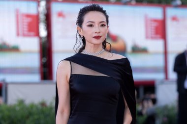 Zhang Ziyi, Venedik Uluslararası Film Festivali 'nin 81. gününde İtalya' nın Venedik kentinde 7 Eylül 2024 tarihinde Venedik, Venedik 'te düzenlenen Kapanış Töreni kırmızı halısına katılıyor..