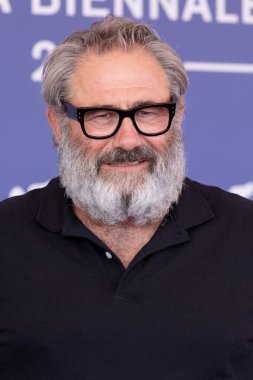 Sergi Lopez, Venedik Uluslararası Film Festivali 'nin 81. gününde İtalya' nın Venedik kenti Venedik 'teki Palazzo del Casino' da düzenlenen 