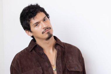 Ömer Apollo, 83 Eylül 2024 'te Venedik, İtalya' da düzenlenen 81. Uluslararası Film Festivali sırasında 