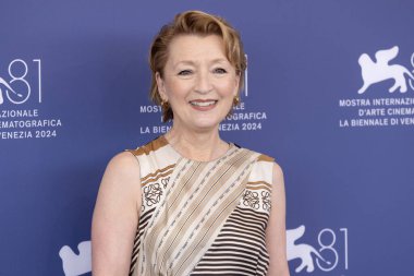 Lesley Manville, 83 Eylül 2024 'te Venedik Uluslararası Film Festivali sırasında 