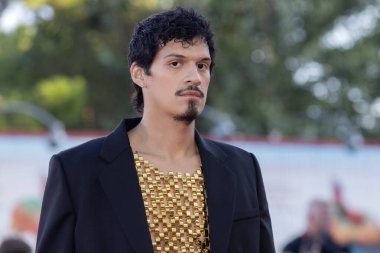 Ömer Apollo, 83 Eylül 2024 'te Venedik Uluslararası Film Festivali sırasında İtalya' nın Venedik kentinde düzenlenen 