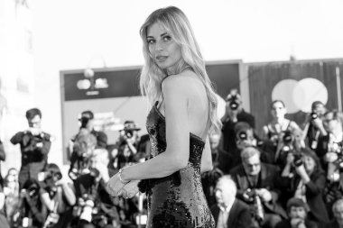 Sveva Alviti 28 Ağustos 2024 'te Venedik Uluslararası Film Festivali' nin açılış töreni kırmızı halısına katıldı..