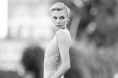 Stella Maxwell 31 Ağustos 2024 'te Venedik Uluslararası Film Festivali sırasında İtalya' nın Venedik kentinde düzenlenen 
