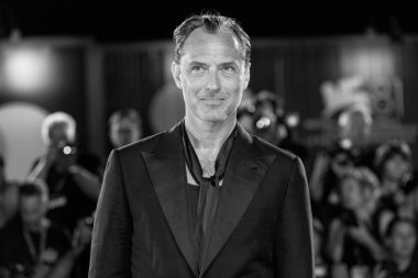 Jude Law 31 Ağustos 2024 'te Venedik Uluslararası Film Festivali sırasında Venedik' teki Palazzo del Cinema 'da düzenlenen The Order filminin prömiyerine katıldı.. 