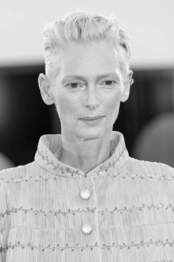 VENICE, İtalya - 2 Eylül 2024 'te Venedik, İtalya' da düzenlenen 81. Venedik Uluslararası Film Festivali sırasında Tilda Swinton 