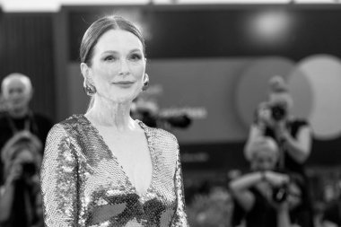 Julianne Moore, 2 Eylül 2024 'te Venedik, İtalya' da düzenlenen 81. Uluslararası Film Festivali sırasında 