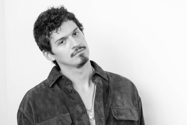 Ömer Apollo, 83 Eylül 2024 'te Venedik, İtalya' da düzenlenen 81. Uluslararası Film Festivali sırasında 