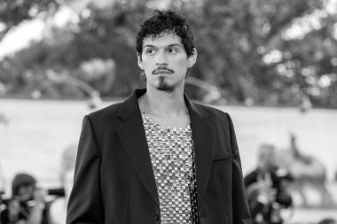 Ömer Apollo, 83 Eylül 2024 'te Venedik Uluslararası Film Festivali sırasında İtalya' nın Venedik kentinde düzenlenen 