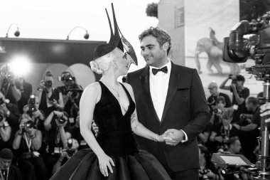 Venedik, İtalya - SEPTEMBER 04: Lady Gaga ve Michael Polansky, Joker filminin galasına katıldı: Folie A Deux, 81. Venedik Uluslararası Film Festivali sırasında, 4 Eylül 2024 tarihinde İtalya 'nın Venedik kentinde, Palazzo del Casino' da.