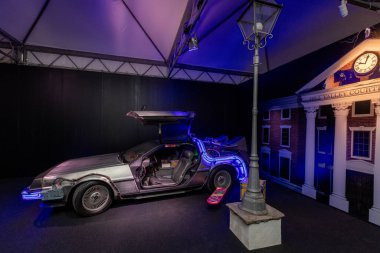 De Lorean DMC-12, 'Geçmişe Dönüş -' Dünya Sergisi 'nin' Geleceğe Dönüş 'sergisi 
