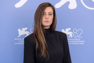 VENICE, ITALY - SEPTEMBER 06: Adele Exarchopoulos attends the photo-call of the movie 