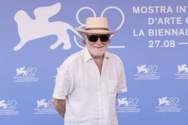 VENICE, ITALY - SEPTEMBER 05: Italian singer Francesco De Gregori attends the photo-call of the movie 