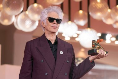 VENICE, ITALY - SEPTEMBER 06: Jim Jarmusch poses with the Golden Lion for Best Film during the winners photo-call at the 82nd Venice Film Festival on September 06, 2025 in Venice, Italy. 