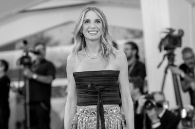 VENICE, ITALY - SEPTEMBER 06: Emanuela Fanelli attends the 2025 Closing Ceremony red carpet during the 82nd Venice Film Festival on September 06, 2025 in Venice, Italy.