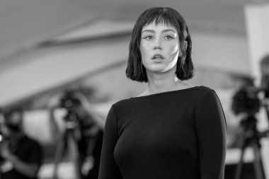 VENICE, ITALY - SEPTEMBER 06: Adele Exarchopoulos attends the 2025 Closing Ceremony red carpet during the 82nd Venice Film Festival on September 06, 2025 in Venice, Italy.