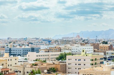 Şehir merkezinde dağları olan dolu şehri, Selam, Suudi Arabistan