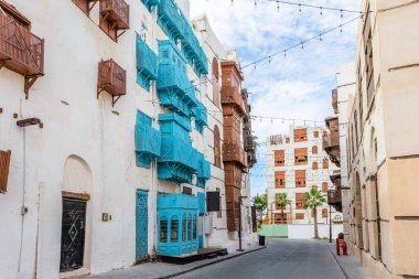 Ahşap pencereli ve balkonlu geleneksel Müslüman evleri olan Al-Balad eski kasabası, Jeddah, Suudi Arabistan
