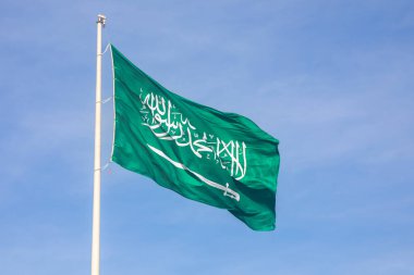 Suudi Arabistan bayrağı rüzgarda dalgalanıyor, Jeddah, Suudi Arabistan