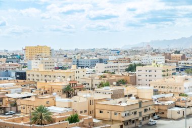 Şehir merkezinde dağları olan dolu şehri, Selam, Suudi Arabistan