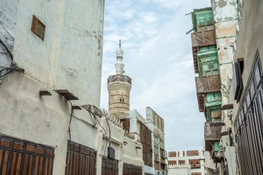 Geleneksel Müslüman evleri ve camisi olan Al-Balad eski kasabası, Jeddah, Suudi Arabistan