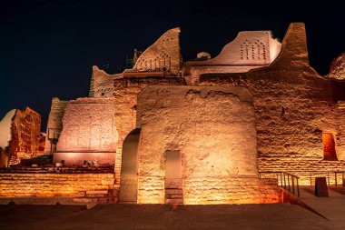 Diriye eski kasaba duvarları gece aydınlandı, Riyad, Suudi Arabistan