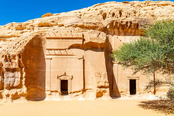Stenen Gebeeldhouwde Nabatese Graven Met Boom Rechts Jabal Banat Hegra — Stockfoto