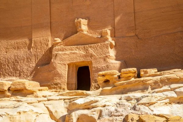Вход Гробницу Лихьяна Сына Кузы Высеченного Скале Пустыне Мадаин Салих — стоковое фото