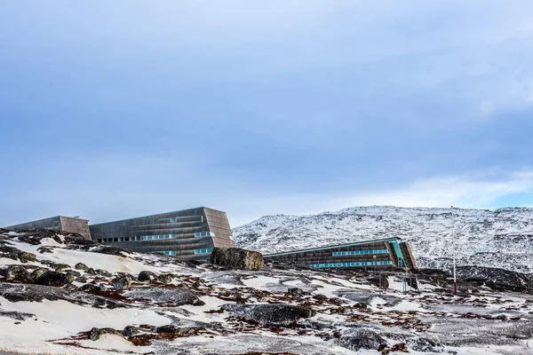 Moderni Edifici Artici Store Malene Montagna Sullo Sfondo Nuuk Groenlandia Immagini Stock Royalty Free