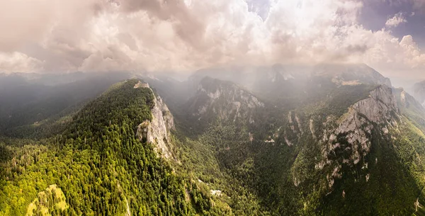 Panorama Gór Bałkańskich Chmurami Zielonymi Lasami Maglic Bośnia Hercegowina — Zdjęcie stockowe