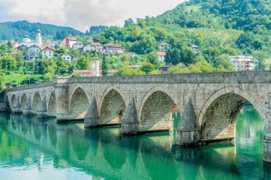 Mehmed Paşa Sokoloviç Köprüsü ile Drina Nehri üzerinde Višegrad, Bosna