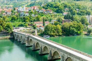 Mehmed Paşa Sokoloviç Köprüsü ile Drina Nehri üzerinde Višegrad, Bosna