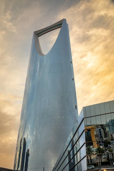 Bâtiments Modernes Dans Centre Ville Olaya Dans Ciel Couchant Riyad Photo De Stock
