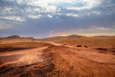 Makhtesh Ramon, erozyon krateri manzara panoraması, Negev çölü, İsrail