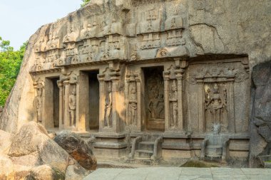 Üçüncü taş oyulmuş mağara tapınağı antik heykeller, Mahabalipuram, Tondaimandalam bölgesi, Tamil Nadu, Güney Hindistan