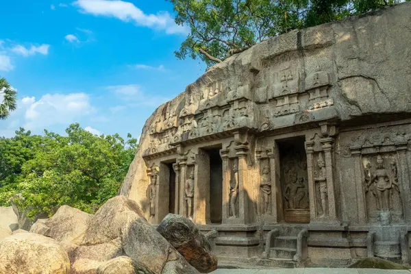 Üçüncü taş oyulmuş mağara tapınağı antik heykeller, Mahabalipuram, Tondaimandalam bölgesi, Tamil Nadu, Güney Hindistan