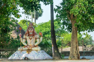 Karukathamman Tapınağı yakınlarındaki Shiva tanrı heykeli, Mahabalipuram, Tamil Nadu, Güney Hindistan