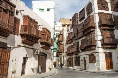 Ahşap pencereli ve balkonlu geleneksel Müslüman evleri olan Al-Balad eski kasabası, Jeddah, Suudi Arabistan