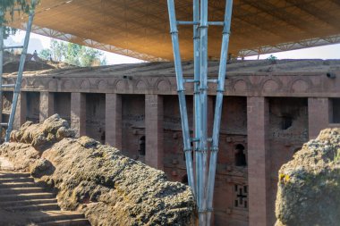 Bete Medham Alem 'in taş yontulmuş monotik kilisesi, örtülü, Lalibela, Amhara Bölgesi, Etiyopya.