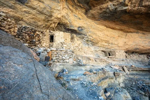 stock image Abandoned arab village with stone houses under the canyon, Balcony walk trail, Jabal Akhdar Mountains, Oman