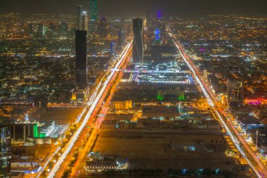 Riyad şehrinin gökdelenleri, El Riyad, Suudi Arabistan 'ın gece panoraması