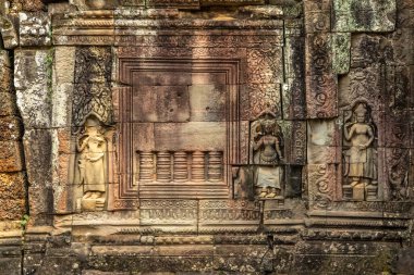 Antik Hindu Ta Som khmer tapınak duvarı heykellerle süslenmiş, Angkor Arkeoloji Parkı, Siem Reap, Kamboçya