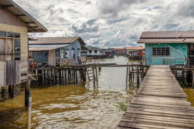 Kampong Ayer yüzen köy ahşap evler ve geçitler, Bandar Seri Begawan, Borneo, Sultan Brunei Darussalam