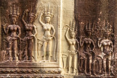 Angkor Wat, Siem Reap, Kamboçya 'nın duvarlarına dans eden apsaras göksel periler oyulmuş.
