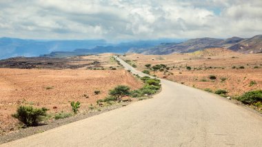 Cibuti ovasında asfalt yol, Arta bölgesi, Cibuti