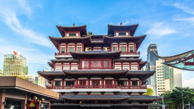 Singapur şehir merkezindeki Buda Dişi Kalıntısı Tapınağı 'nın geleneksel mimarisi